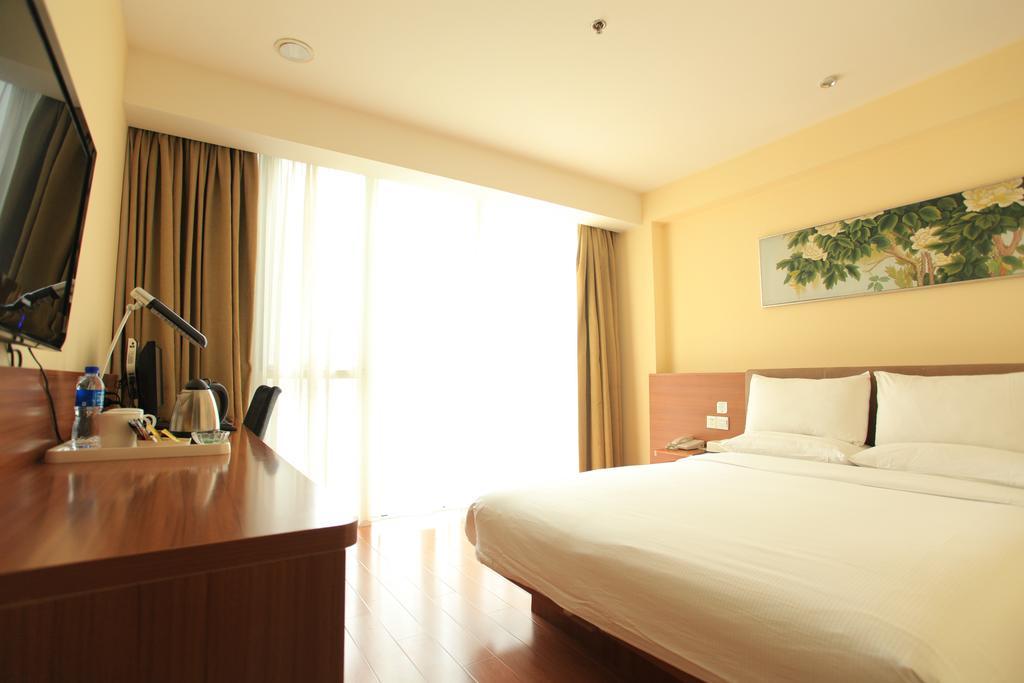 Starway Shanghai Anting Motor City Hotel 2* Shanghai