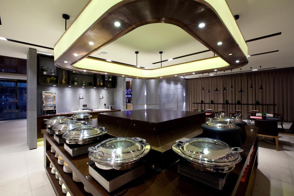 Hotel Starway Shanghai Anting Motor City Hotel 2*
